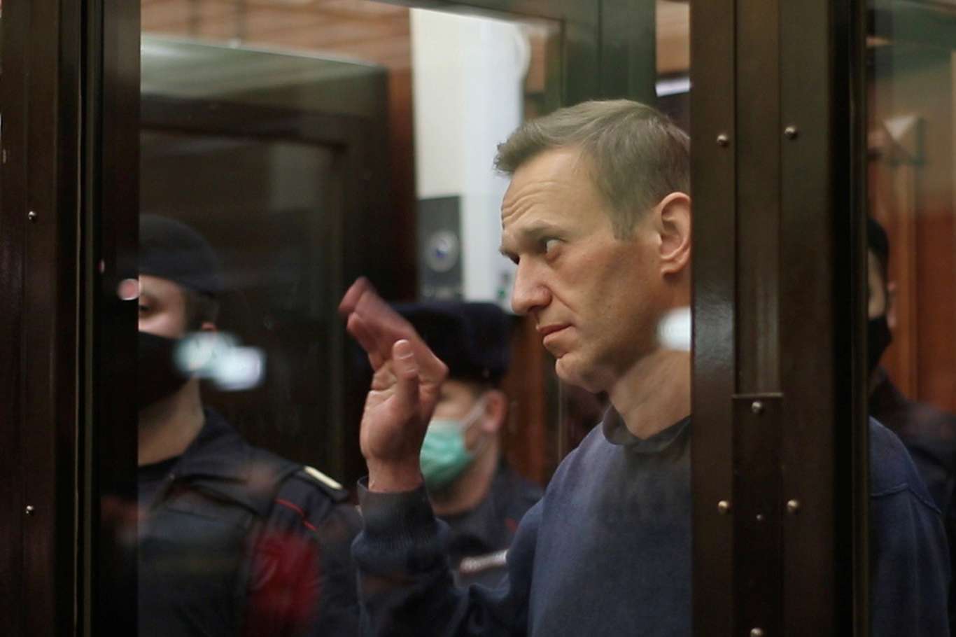 Rus muhalif lider Navalny 2,5 yıl hapis cezasına çarptırıldı
